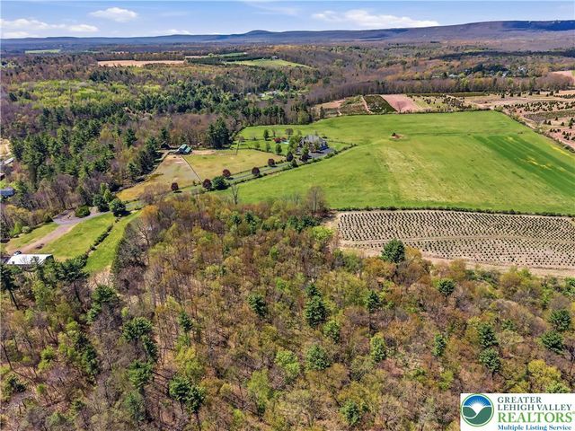 216 Merwinsburg Road, Chestnuthill Twp, PA 18330