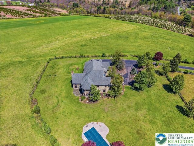 216 Merwinsburg Road, Chestnuthill Twp, PA 18330