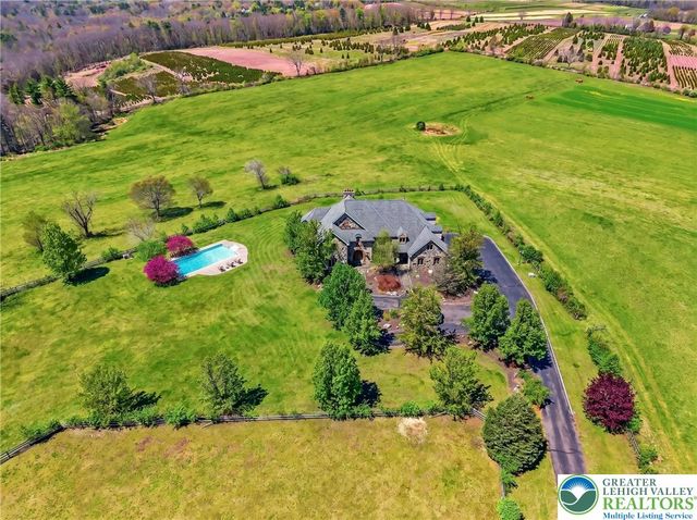 216 Merwinsburg Road, Chestnuthill Twp, PA 18330