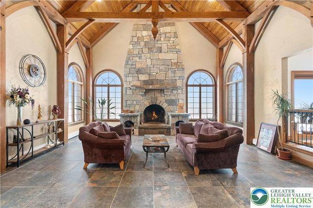 216 Merwinsburg Road, Chestnuthill Twp, PA 18330