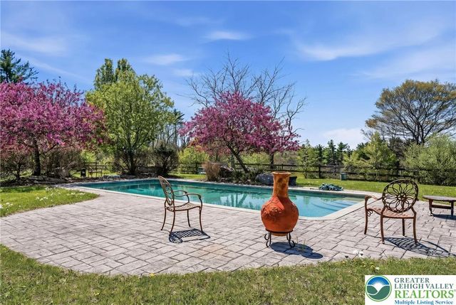 216 Merwinsburg Road, Chestnuthill Twp, PA 18330