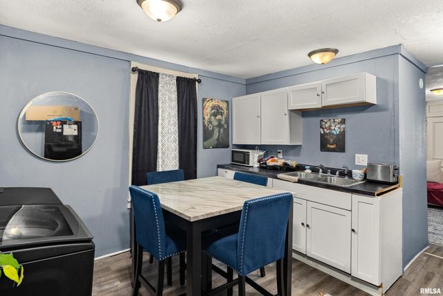 1003 NE MONROE Street, Peoria, IL 61603