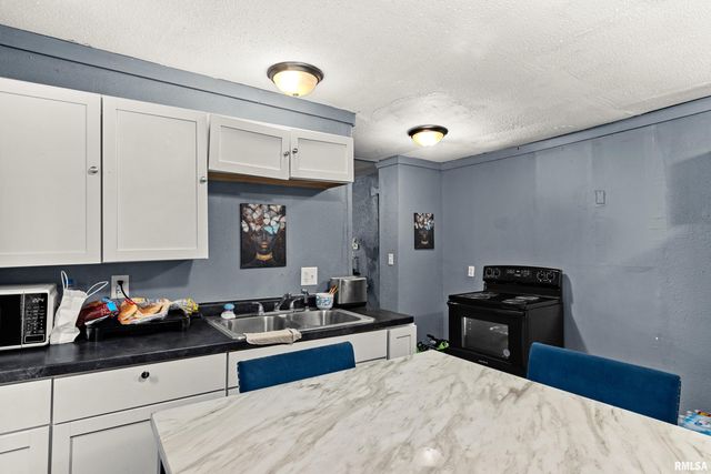 1003 NE MONROE Street, Peoria, IL 61603