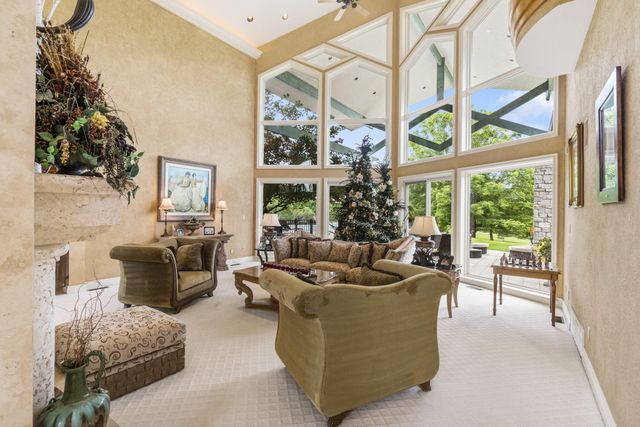 318 S Farm Road 193, Springfield, MO 65809