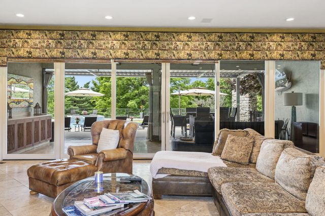 318 S Farm Road 193, Springfield, MO 65809