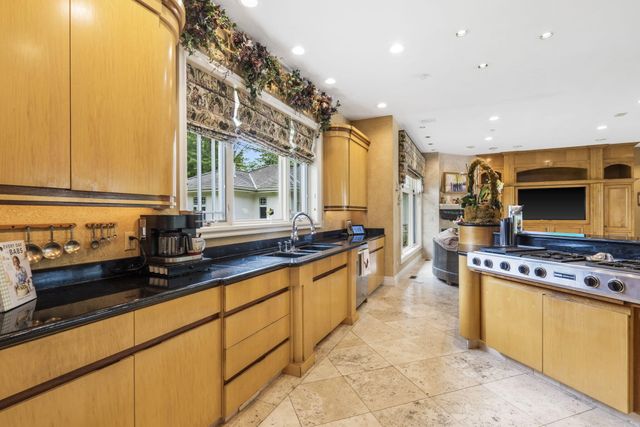 318 S Farm Road 193, Springfield, MO 65809