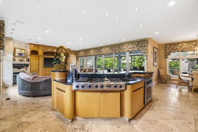 318 S Farm Road 193, Springfield, MO 65809