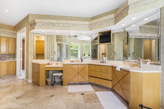 318 S Farm Road 193, Springfield, MO 65809