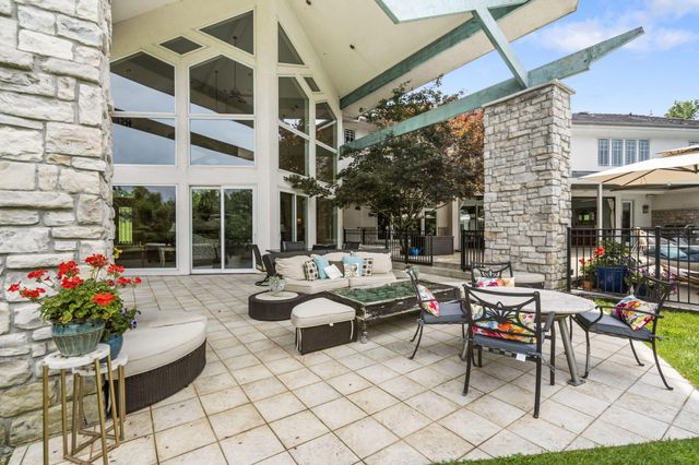 318 S Farm Road 193, Springfield, MO 65809