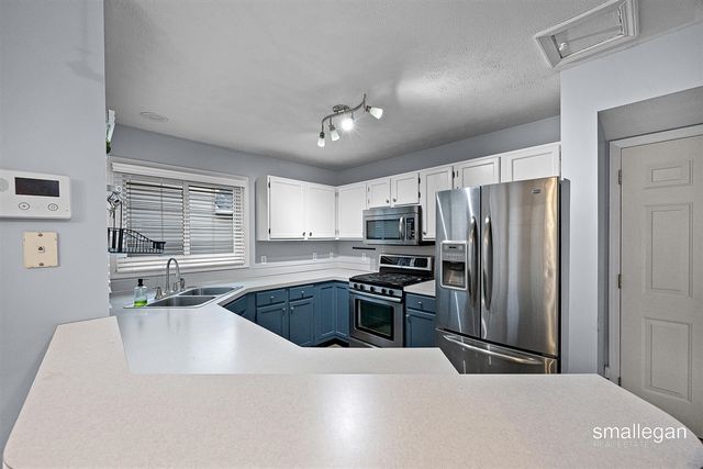 5721 E Grove Drive, Kentwood, MI 49512