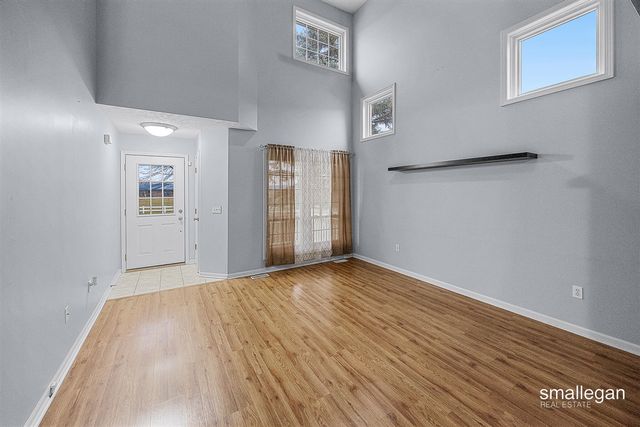 5721 E Grove Drive, Kentwood, MI 49512