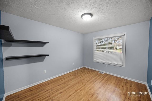 5721 E Grove Drive, Kentwood, MI 49512