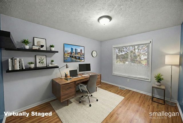 5721 E Grove Drive, Kentwood, MI 49512