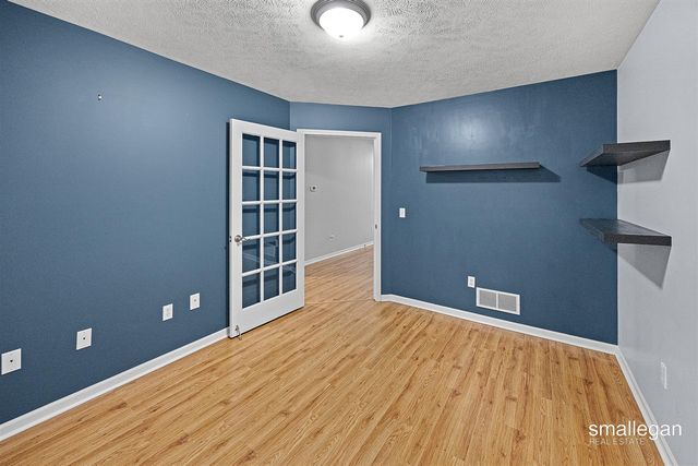 5721 E Grove Drive, Kentwood, MI 49512