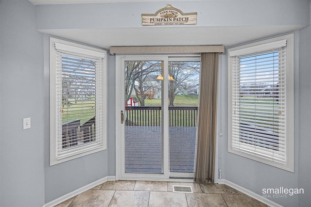 5721 E Grove Drive, Kentwood, MI 49512