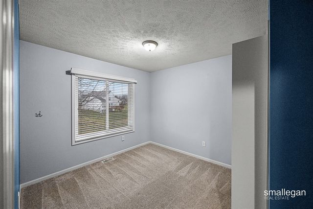 5721 E Grove Drive, Kentwood, MI 49512