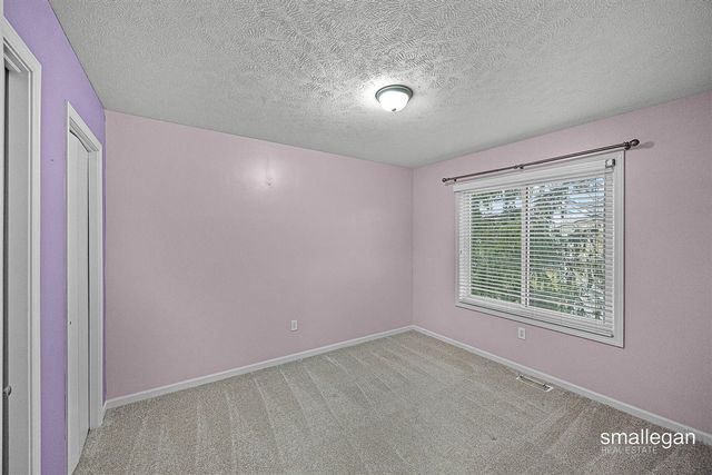 5721 E Grove Drive, Kentwood, MI 49512