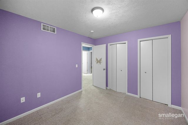 5721 E Grove Drive, Kentwood, MI 49512