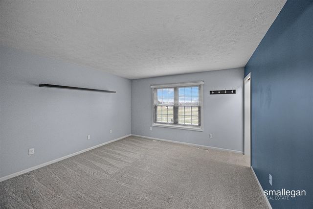 5721 E Grove Drive, Kentwood, MI 49512