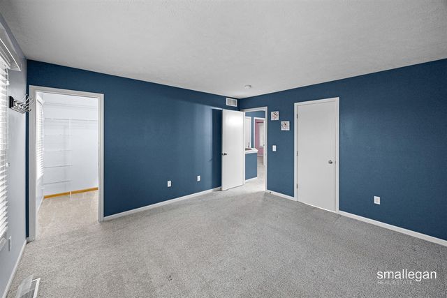 5721 E Grove Drive, Kentwood, MI 49512