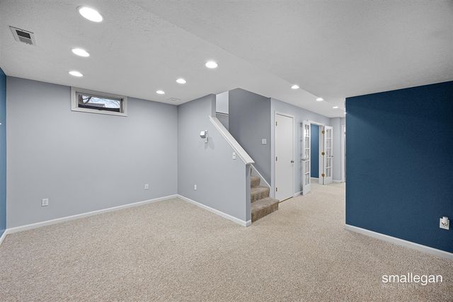 5721 E Grove Drive, Kentwood, MI 49512