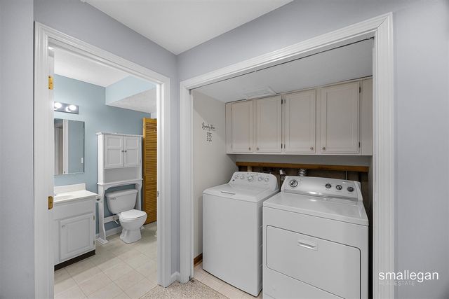 5721 E Grove Drive, Kentwood, MI 49512