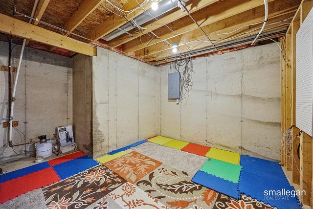 5721 E Grove Drive, Kentwood, MI 49512