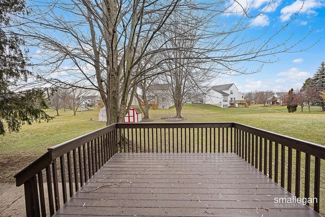 5721 E Grove Drive, Kentwood, MI 49512