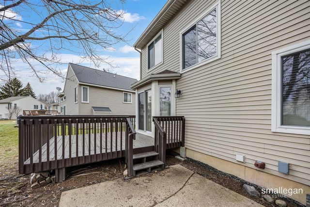 5721 E Grove Drive, Kentwood, MI 49512