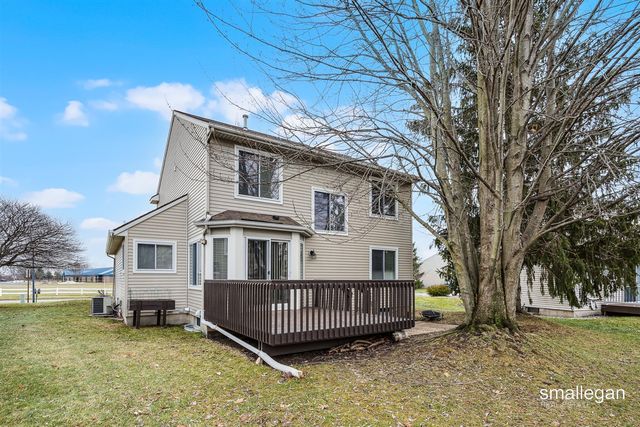 5721 E Grove Drive, Kentwood, MI 49512