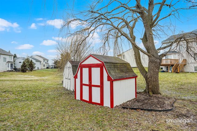 5721 E Grove Drive, Kentwood, MI 49512