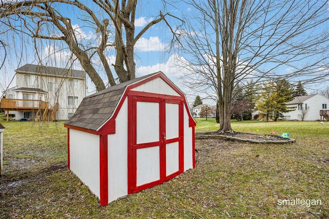 5721 E Grove Drive, Kentwood, MI 49512