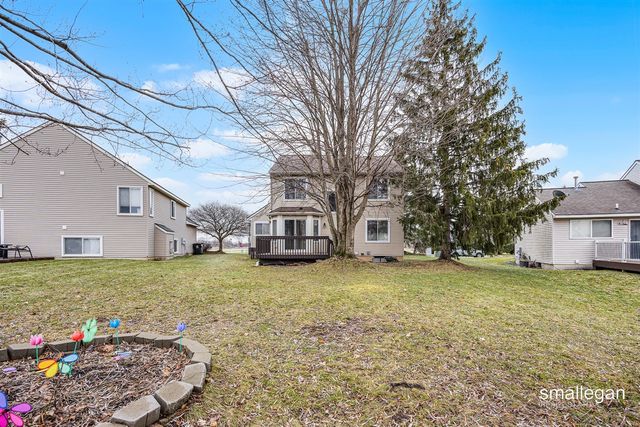 5721 E Grove Drive, Kentwood, MI 49512