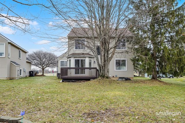 5721 E Grove Drive, Kentwood, MI 49512