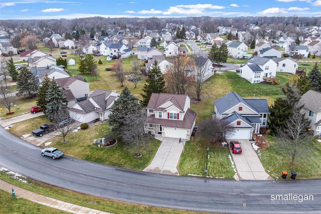 5721 E Grove Drive, Kentwood, MI 49512