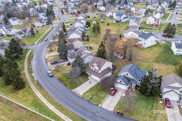 5721 E Grove Drive, Kentwood, MI 49512