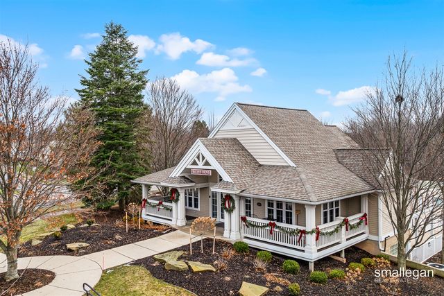 5721 E Grove Drive, Kentwood, MI 49512