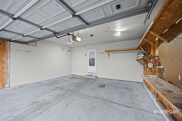 5721 E Grove Drive, Kentwood, MI 49512