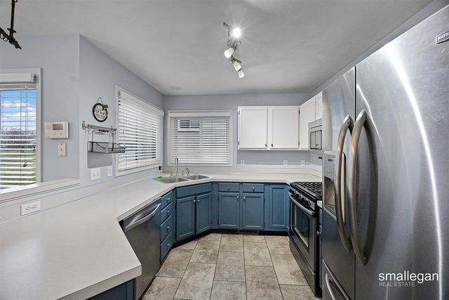 5721 E Grove Drive, Kentwood, MI 49512