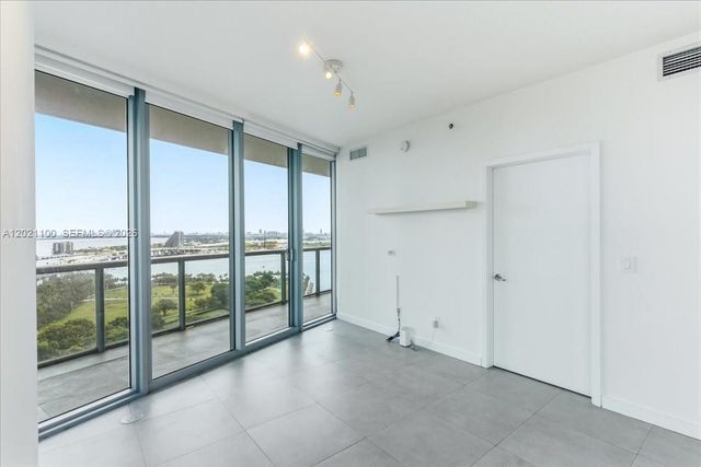 888 Biscayne Blvd 2212, Miami, FL 33132