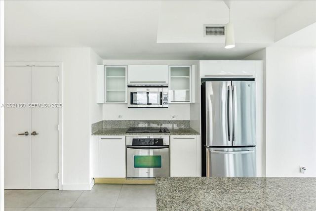 888 Biscayne Blvd 2212, Miami, FL 33132