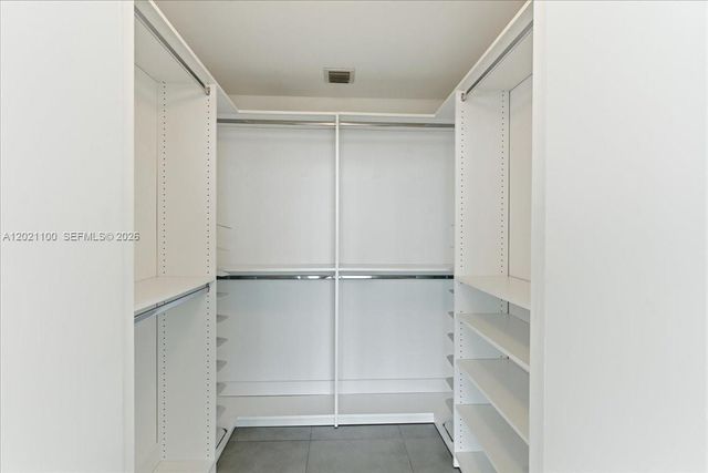 888 Biscayne Blvd 2212, Miami, FL 33132