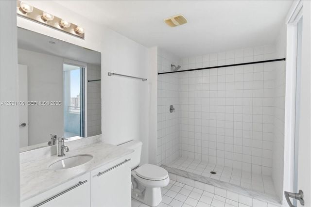 888 Biscayne Blvd 2212, Miami, FL 33132