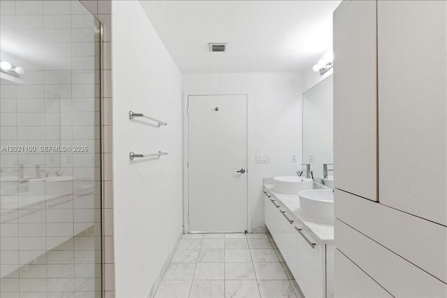 888 Biscayne Blvd 2212, Miami, FL 33132