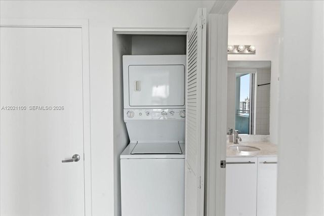 888 Biscayne Blvd 2212, Miami, FL 33132