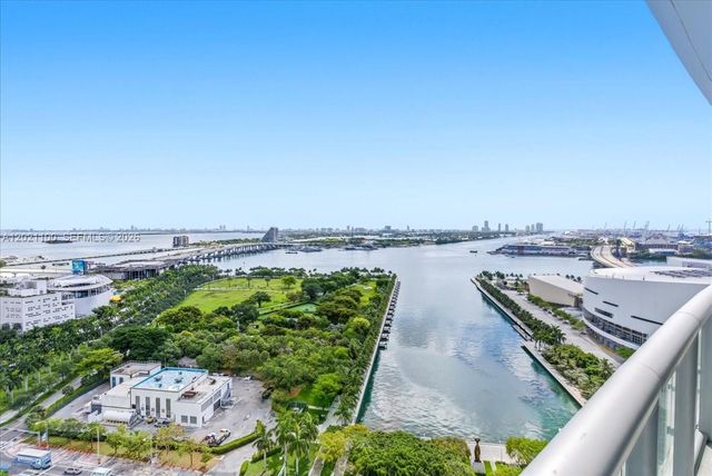 888 Biscayne Blvd 2212, Miami, FL 33132