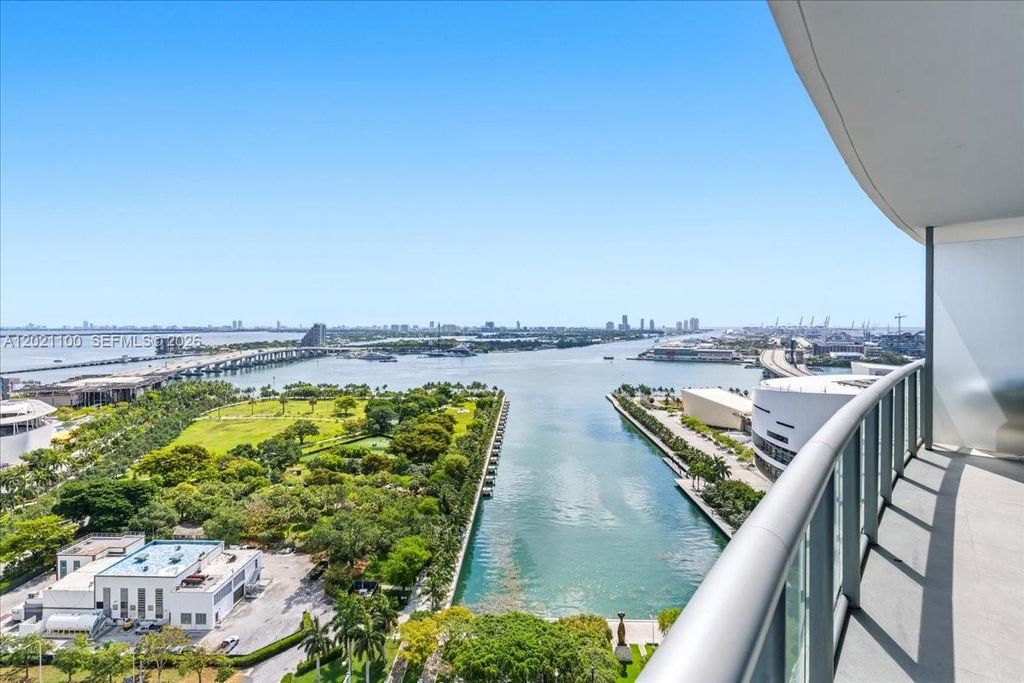 888 Biscayne Blvd 2212, Miami, FL 33132