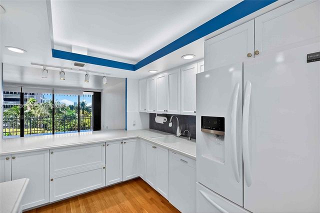 2 Grove Isle Dr B404, Coconut Grove, FL 33133