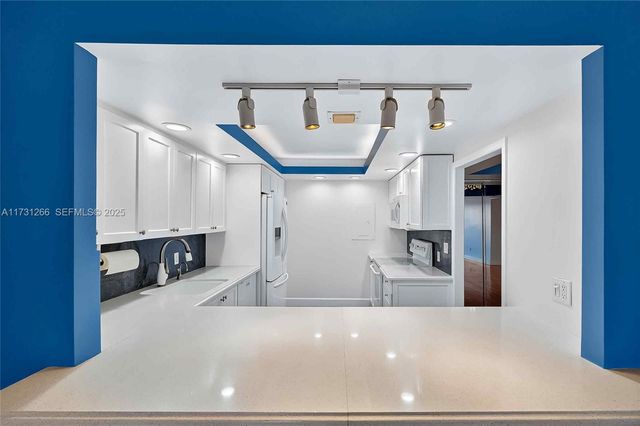 2 Grove Isle Dr B404, Coconut Grove, FL 33133