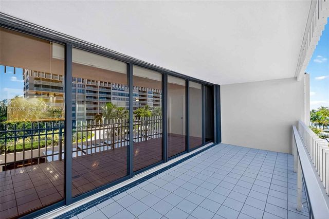 2 Grove Isle Dr B404, Coconut Grove, FL 33133